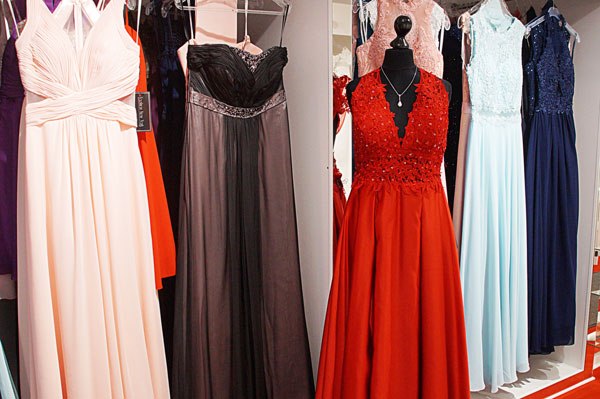 Abendkleider von Brautmoden und Abendmode Alawi in Lübeck Stockelsdorf